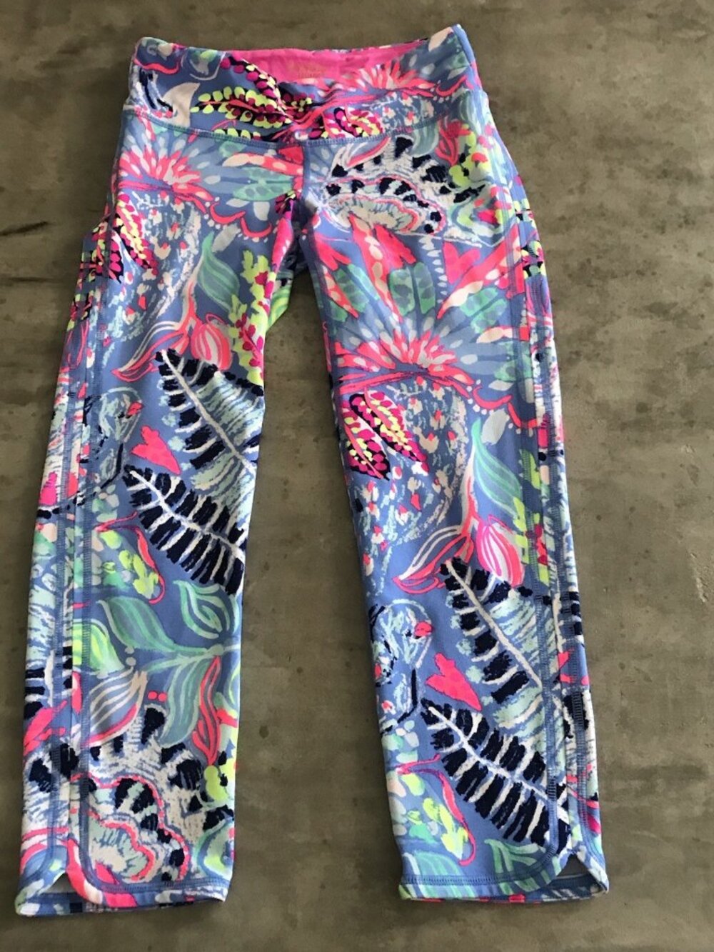 Lilly Pulitzer Luxletic Weekender Cropped Leggings Women XS Fantasy Garden Blue